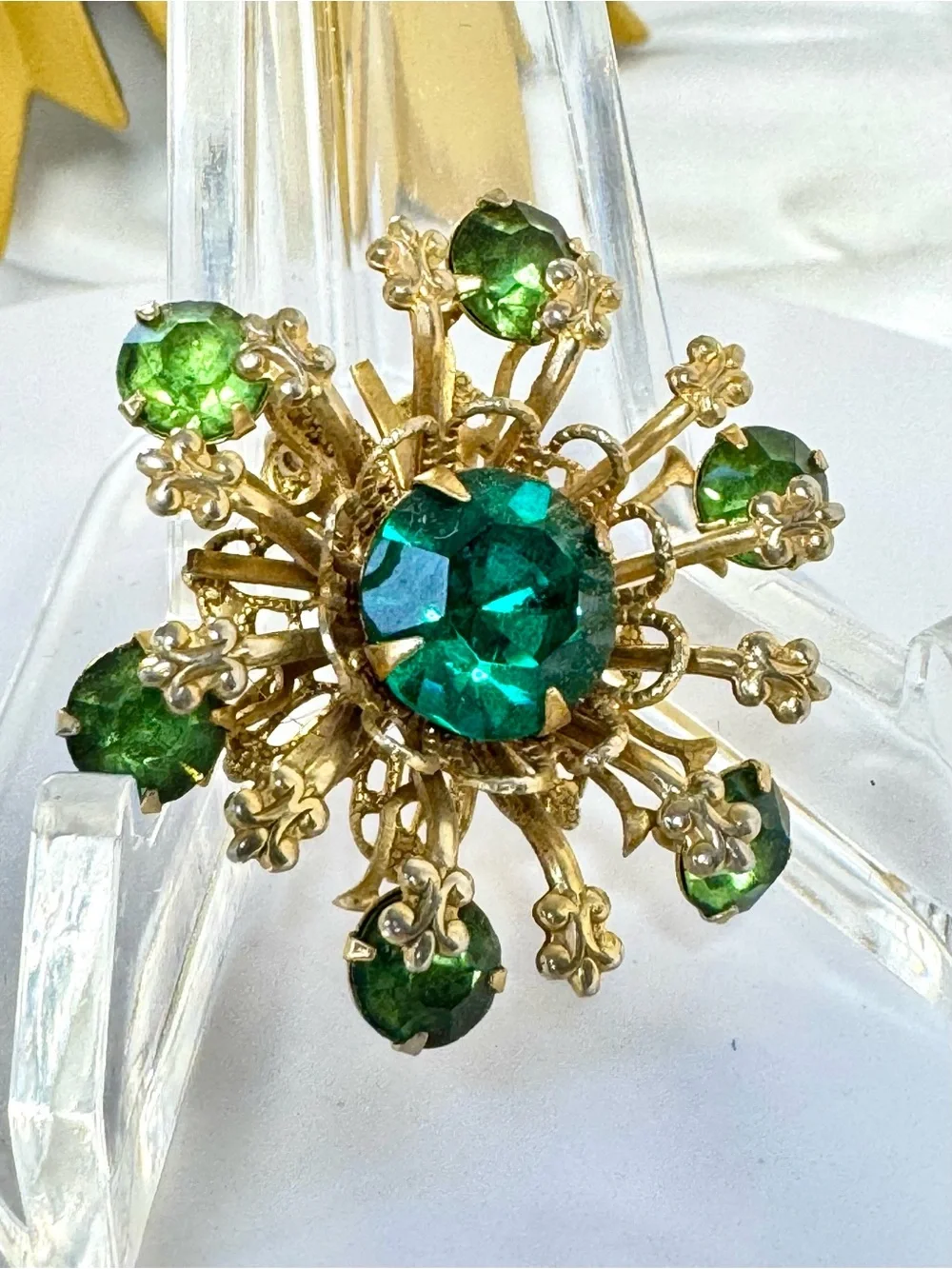 Vintage Green Crystal Starburst Brooch - Emerald & Peridot Tones